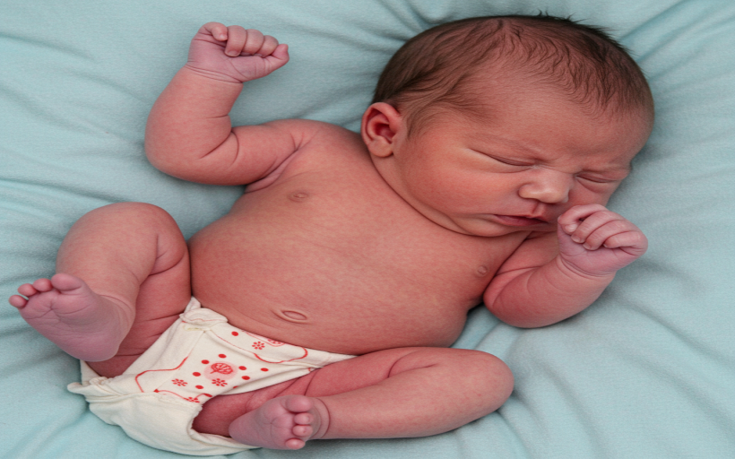 Bebeğin uyku sırasında titremesi normal mi?